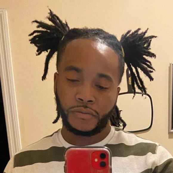 Poshmark profile picture for @levonp